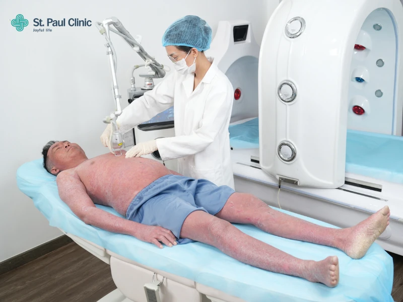 Giấc mơ chiến thắng bệnh vẩy nến của người đàn ông thu mua phế liệu nơi miền Tây sông nước