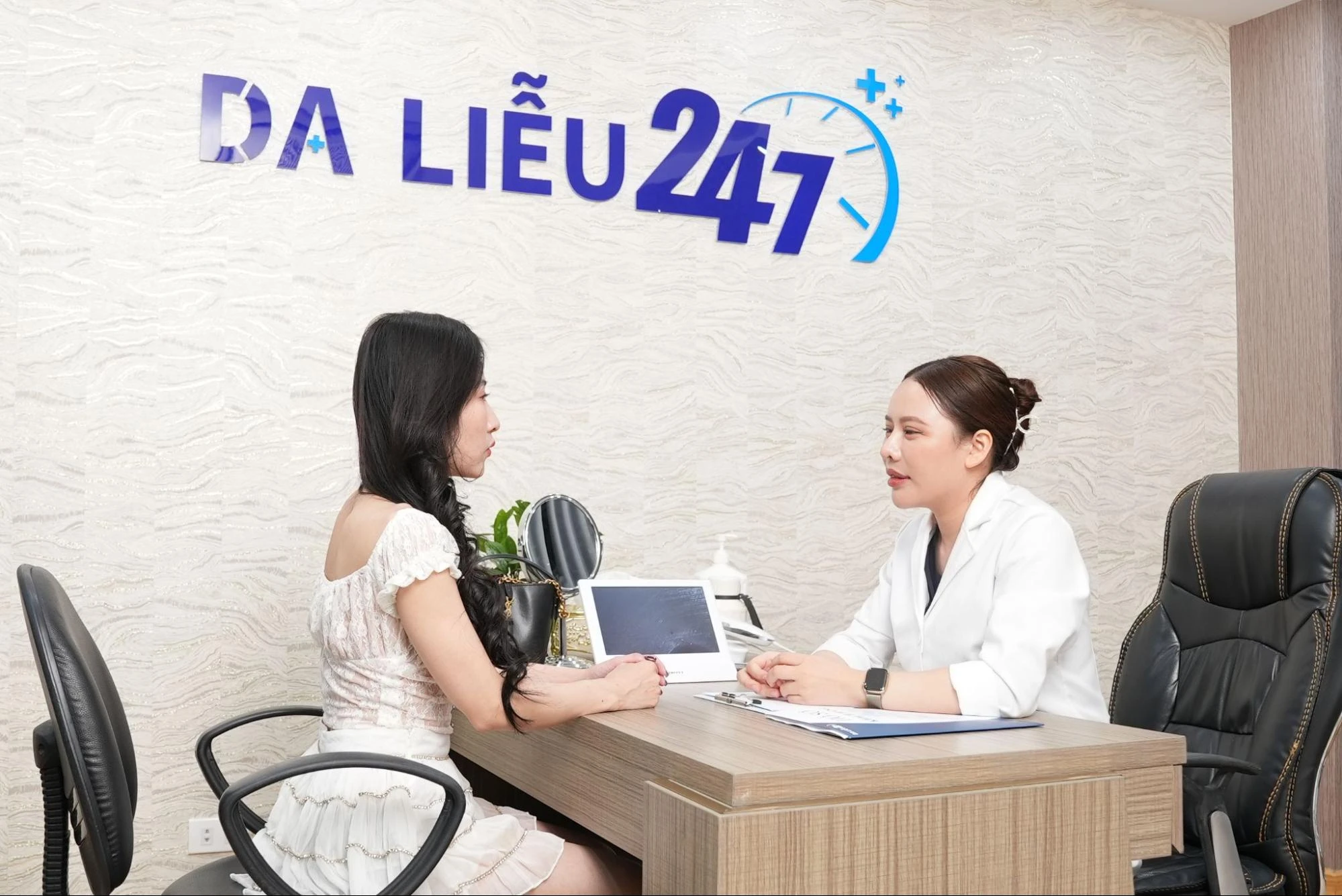 Bác Sĩ Hương Quế – Người Tiên Phong Mang Lại Nét Đẹp Tự Nhiên Và Tự Tin